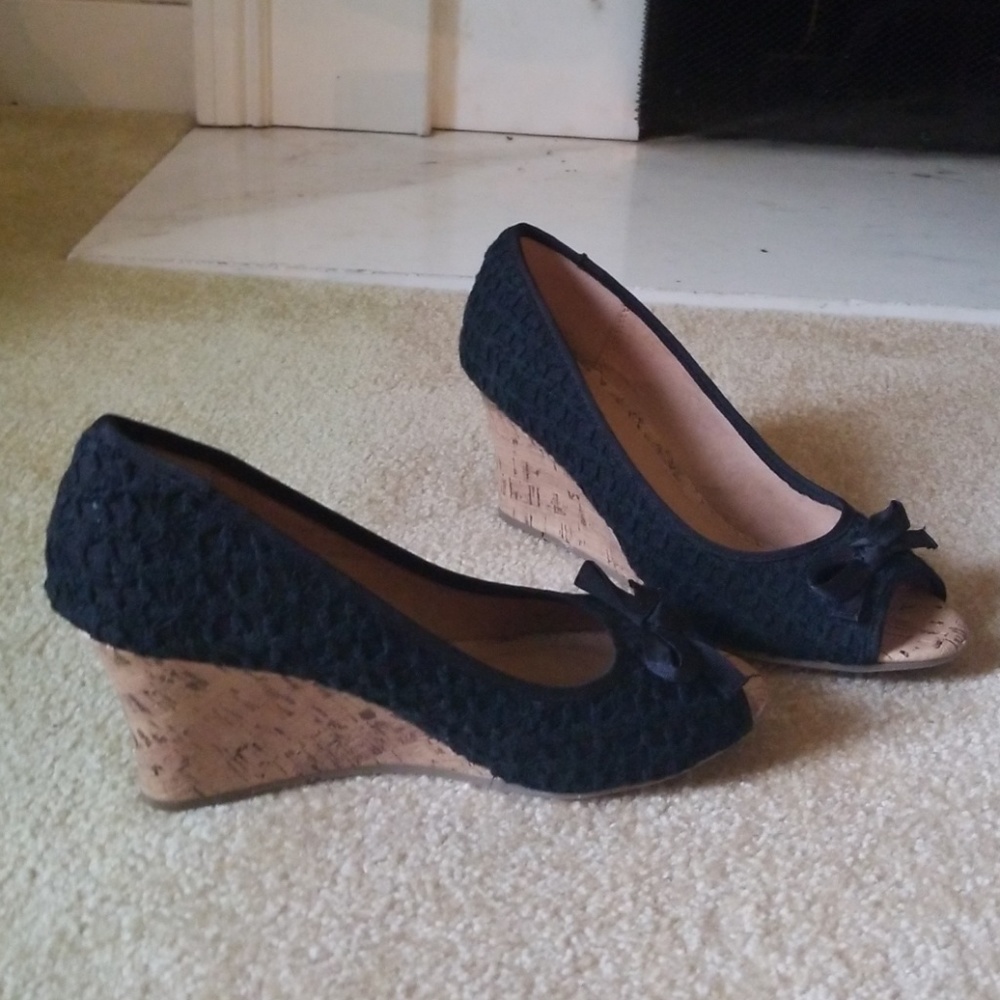 NWOT Black Wedge sandals